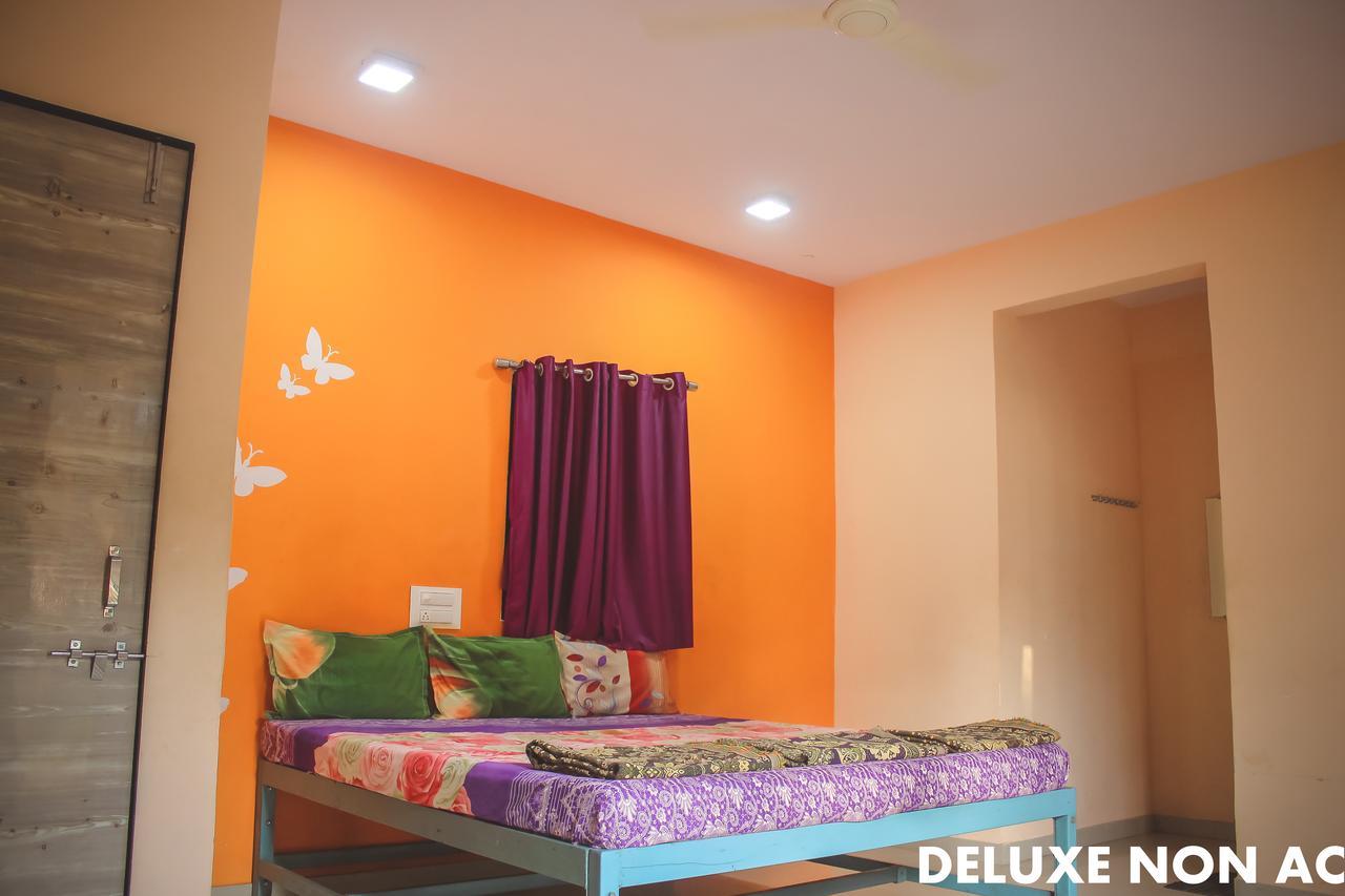 Mhatre Holiday Home 알리바그 외부 사진